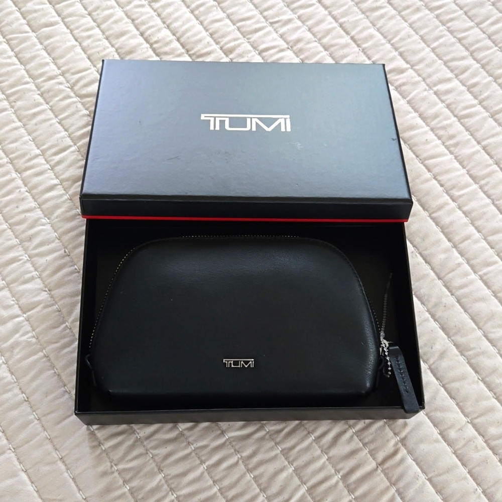 Tumi pouch